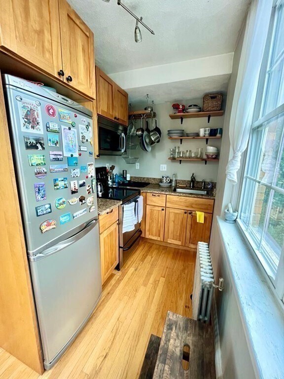 Building Photo - 42 Robinwood Ave