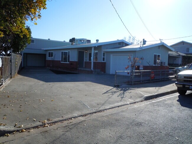 Building Photo - 2201 Norton Way