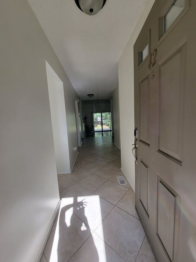 Building Photo - 42 Fox Hill Ln
