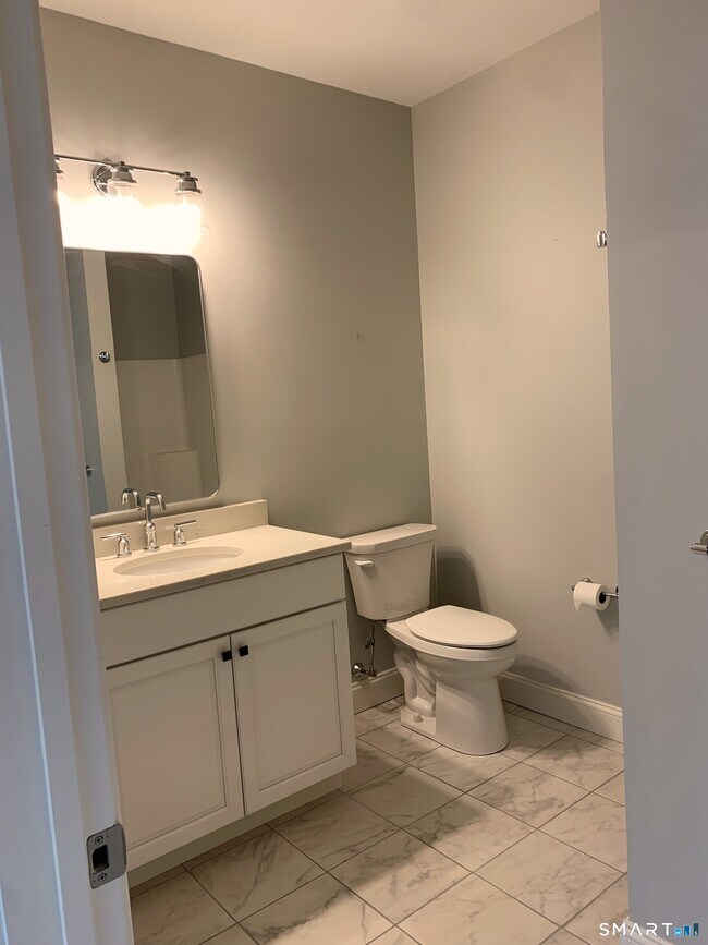 Foto del edificio - 501 Edgewater Cir