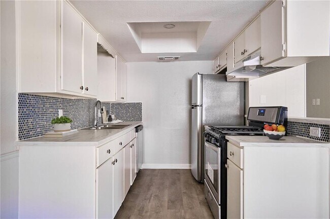 Building Photo - 8602 Fireside Dr