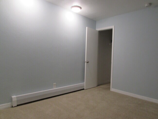 Foto del edificio - 3150 Lakeside Dr