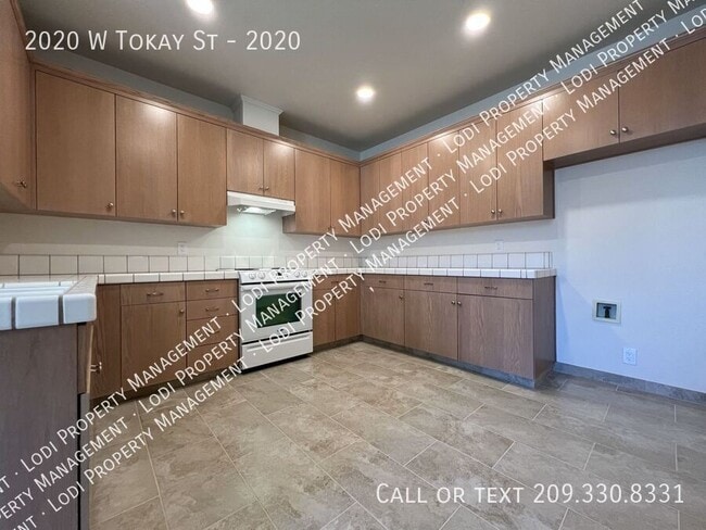 Building Photo - 2020 W Tokay St