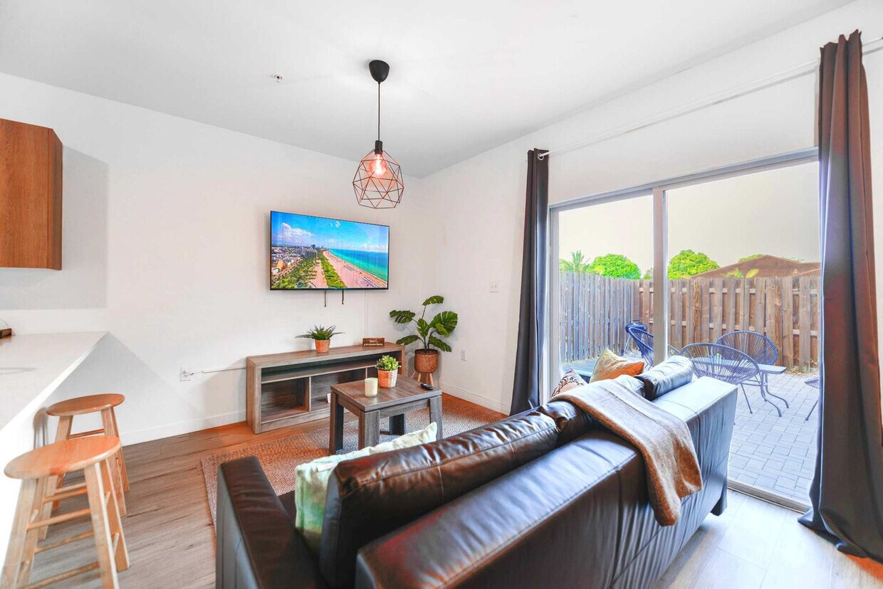 Primary Photo - 171 NW 158th St