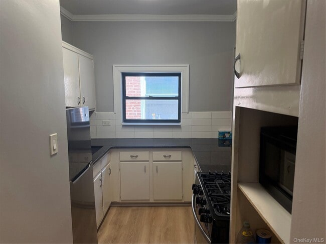 Building Photo - 572 Warburton Ave