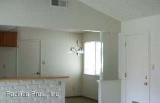 Foto del edificio - 6613 Misty Creek Dr