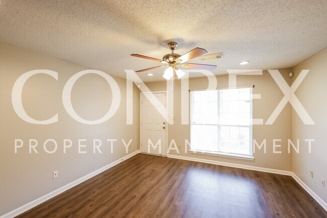 Building Photo - Cozy Three Bedroom Leasing Now