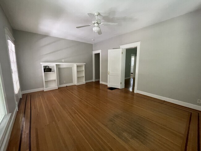 Foto del edificio - 2177 Baringer Ave