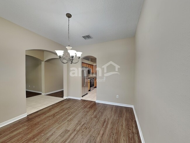 Building Photo - 3856 Glenford Dr