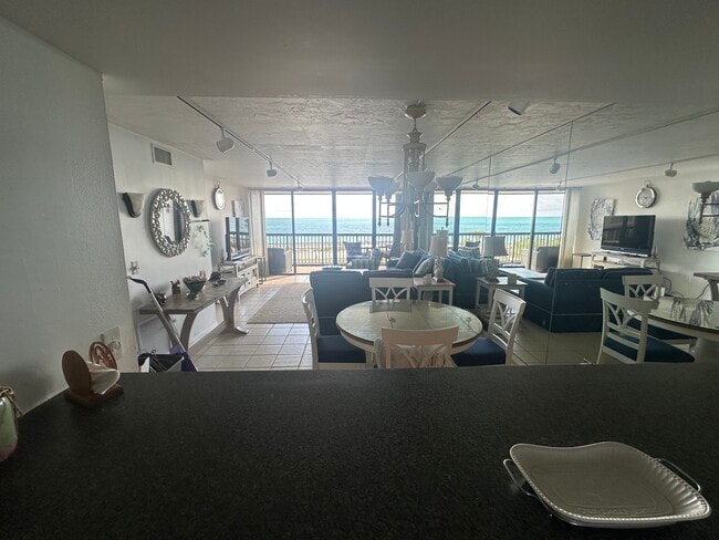 Building Photo - 4141 Ocean Dr