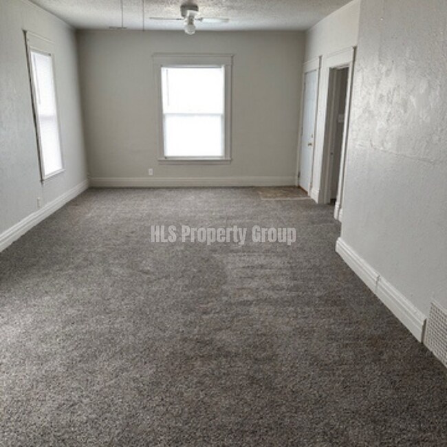 Building Photo - 505 S Park Ave