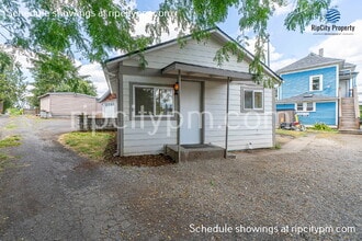 Building Photo - 424 Division St Building Photo - 424 Division St