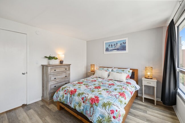 Building Photo - 2421 Tusitala St