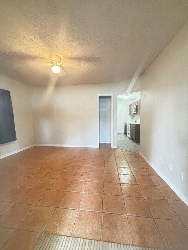 Foto del edificio - 15424 Waverly St