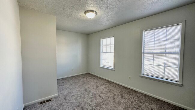Building Photo - 208 Downes St