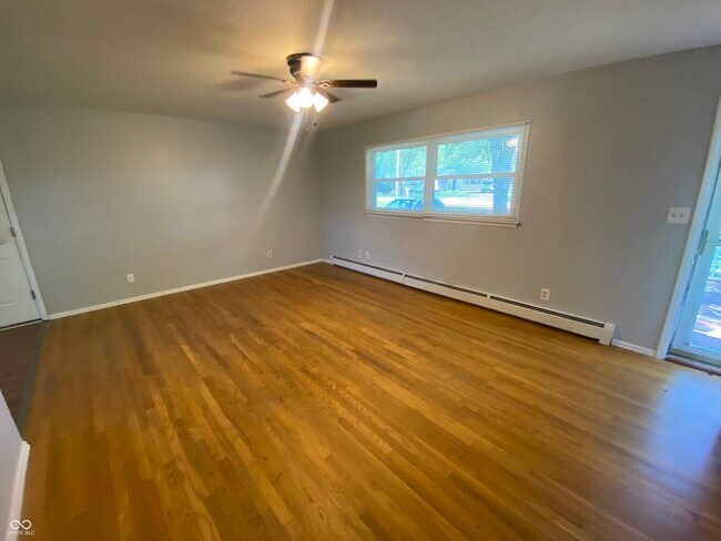 Foto del edificio - 8044 Beechwood Ave