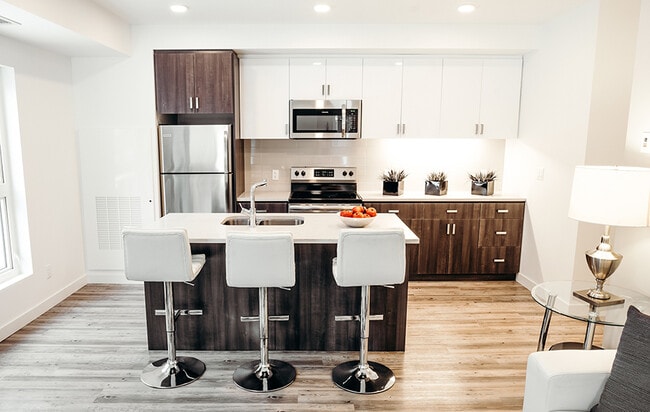 Building Photo - 570 Stradbrook