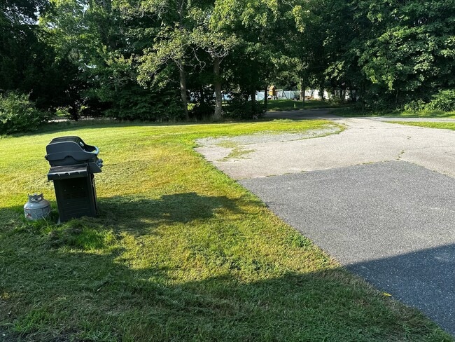 Parking area - 96 Franklin St