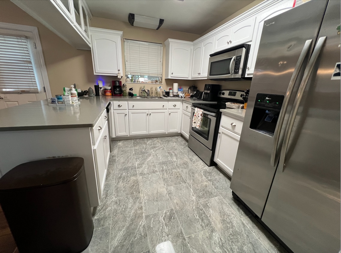 Primary Photo - 1011 Cornell Dr