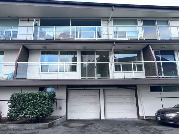 Building Photo - 2012 Thorndyke Ave W