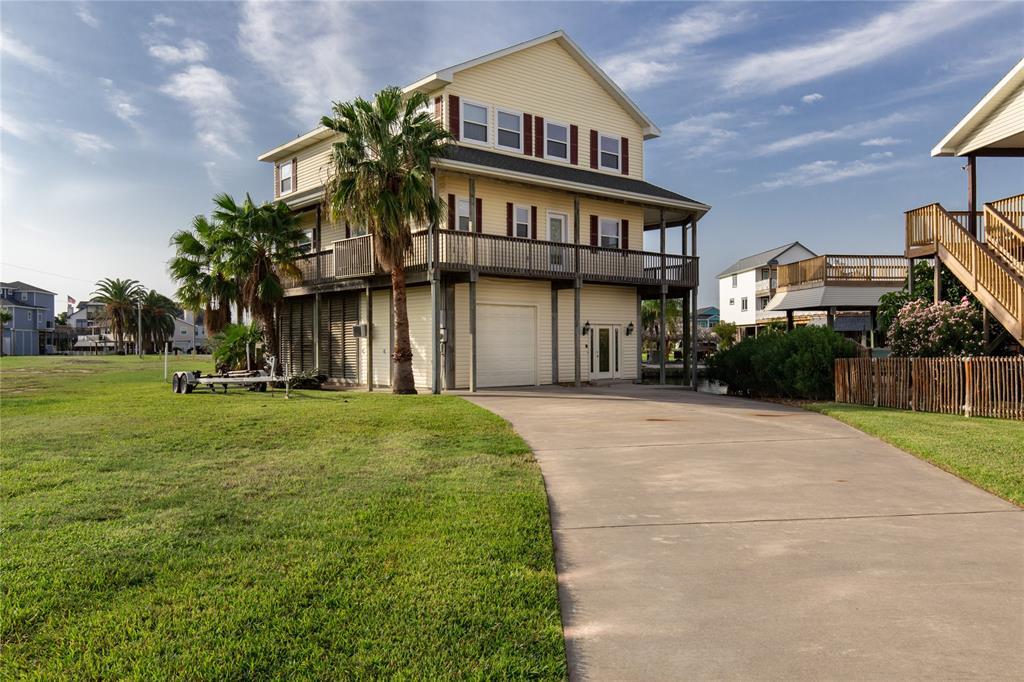 1303 Tiki Dr, Tiki Island, TX 77554 House Rental in Tiki Island, TX