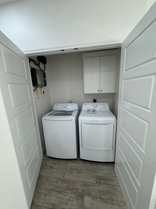 Lavadora y secadora incluidas - 2116 E Valley Cir
