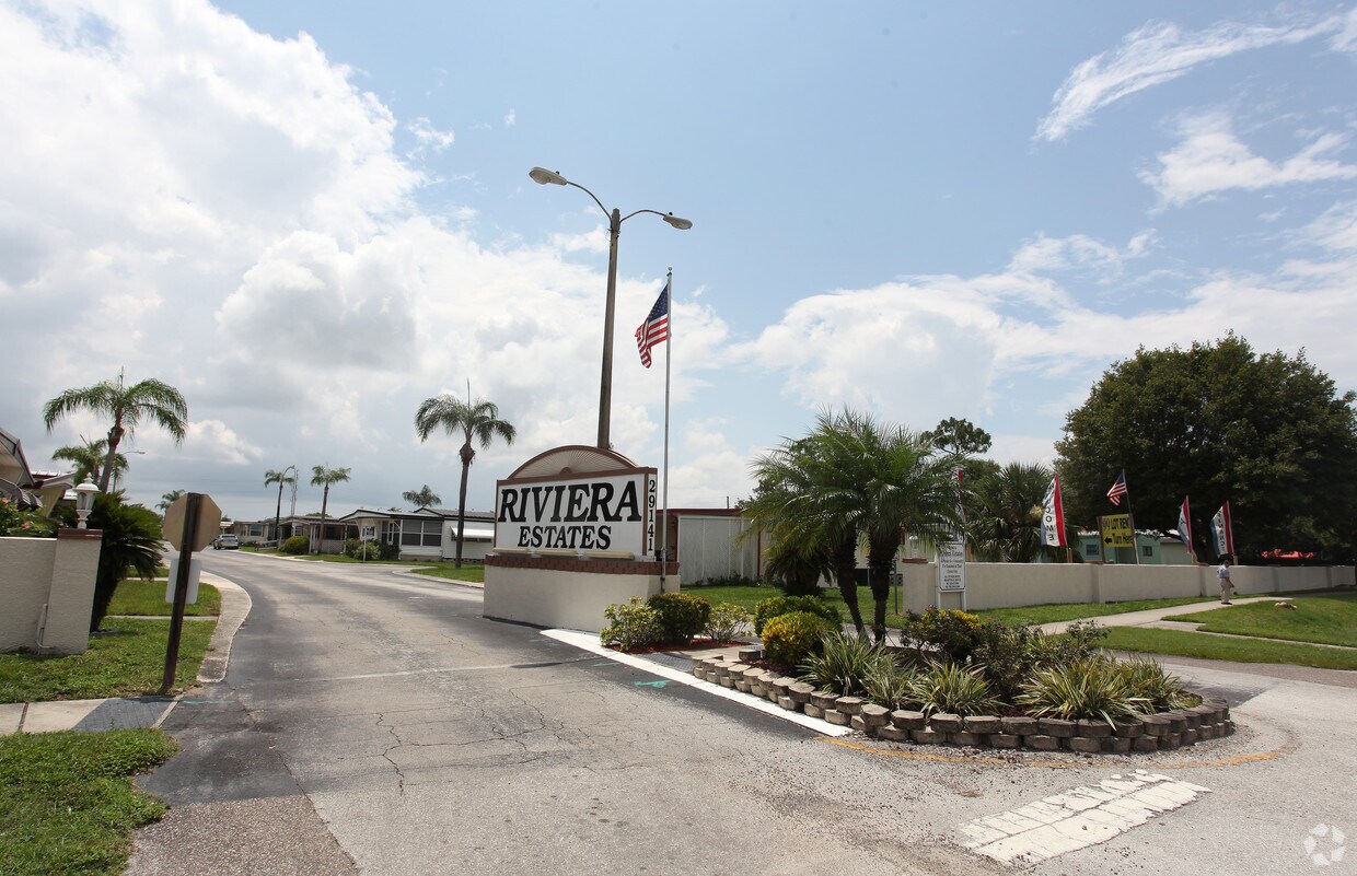 Entrada - Riveria Mobile Home Estates