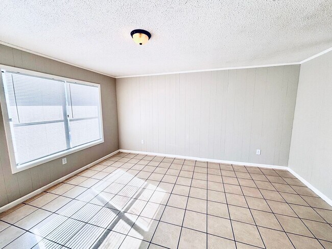 Foto del edificio - 201 E Baldwin