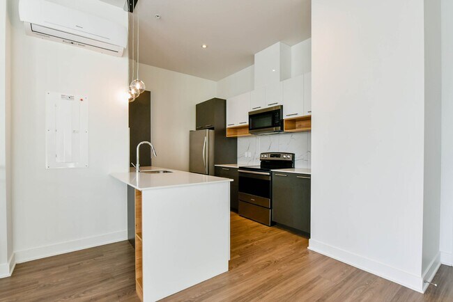 Building Photo - 9675 Av. Papineau