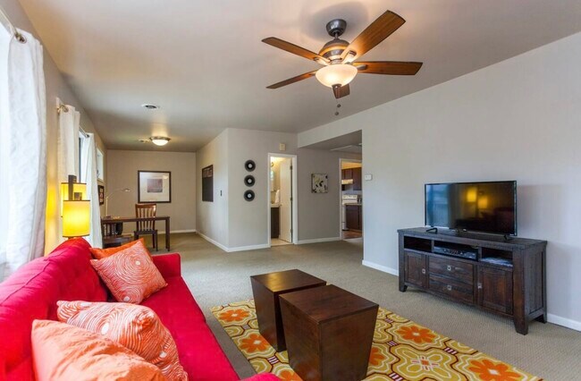 Living room with a view of the office nook, bath, kitchen and hallway - 1709 Villa Plz