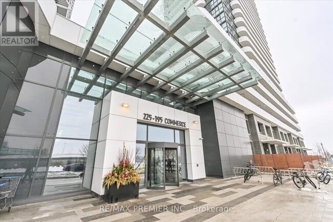 Photo du bâtiment - 225 Commerce St