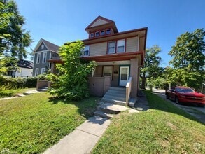 Building Photo - 856 N Tacoma Ave