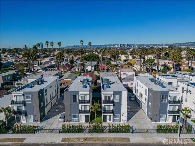 Building Photo - 2729 S La Brea Ave