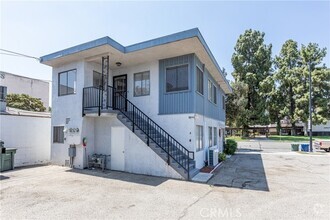 Building Photo - 1318 W Olive Ave