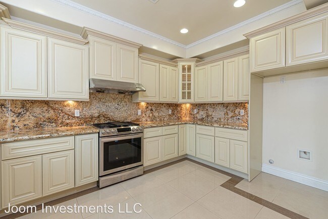 Foto del edificio - 4 br, 3.5 bath House - 610 N Huntington Dr.