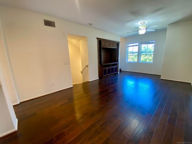 Building Photo - 17009 Avenida Visalia