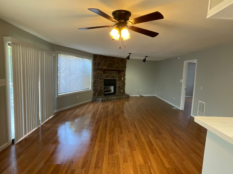 Primary Photo - 276 Knoll Dr
