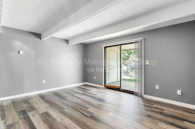 Foto del edificio - 4925 Myers Rd