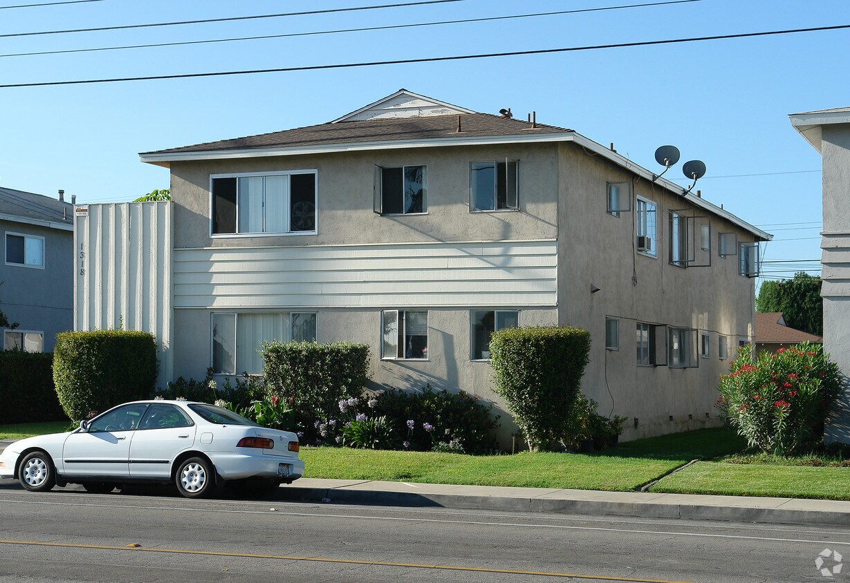 Foto del edificio - 1322 W Valencia Dr