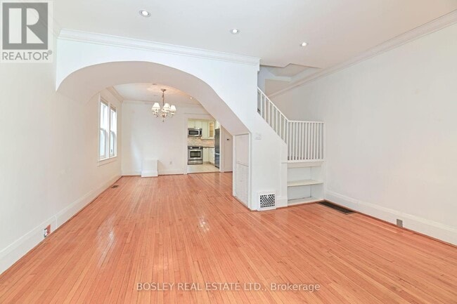 Building Photo - 12 Amroth Ave