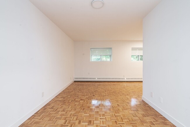 Building Photo - 36 Castle Frank Rd