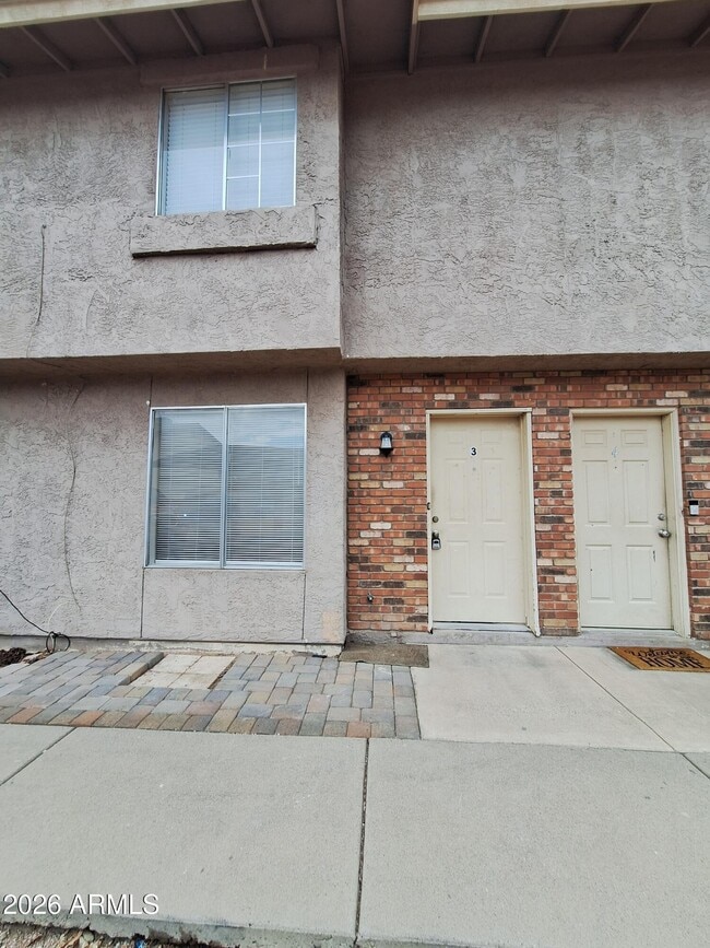 Building Photo - 1449 E Knoll Cir