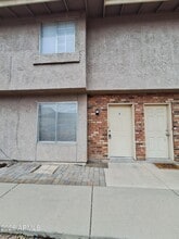 Building Photo - 1449 E Knoll Cir