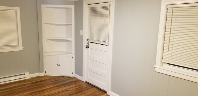 Building Photo - 5 1/2 Elmire Ave