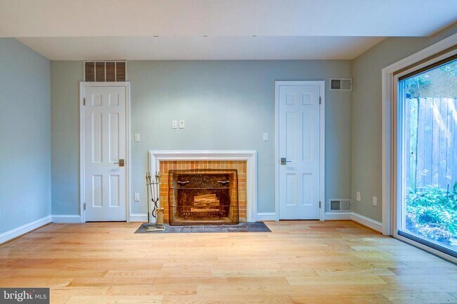 Building Photo - 2530 Queen Annes Ln NW