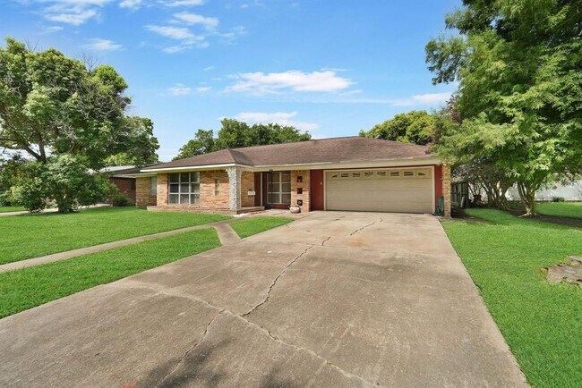 Foto del edificio - 2210 San Jacinto Dr