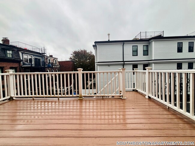 Building Photo - 799 E 4th St