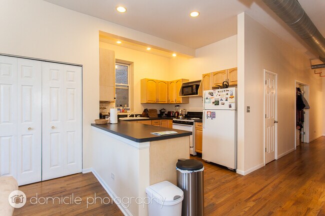 Foto del edificio - 1817 W Armitage Ave