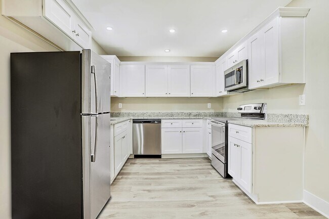 Building Photo - 2922 Carriage Ln