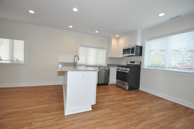 Kitchen showing countertop overhang for stools - 809 Bethlehem Pike